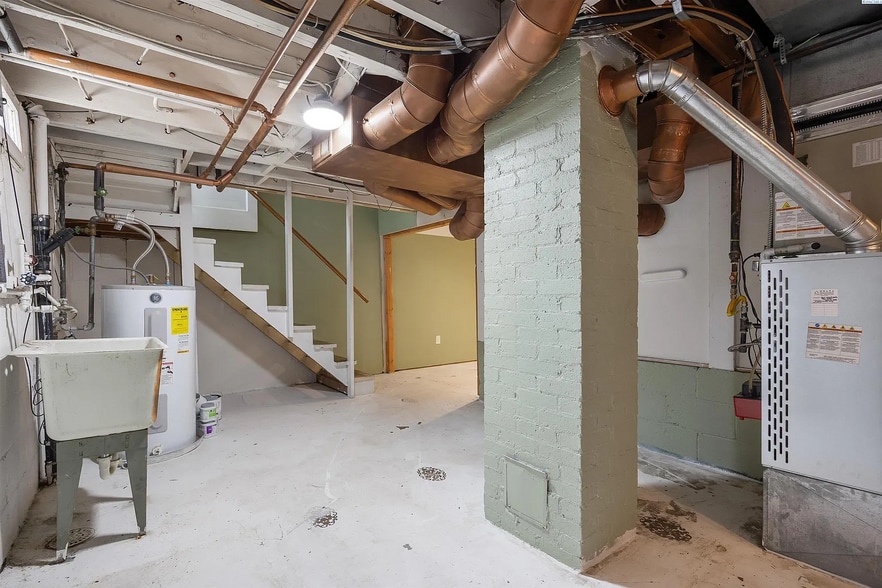 Building Photo - 1207 Putnam St