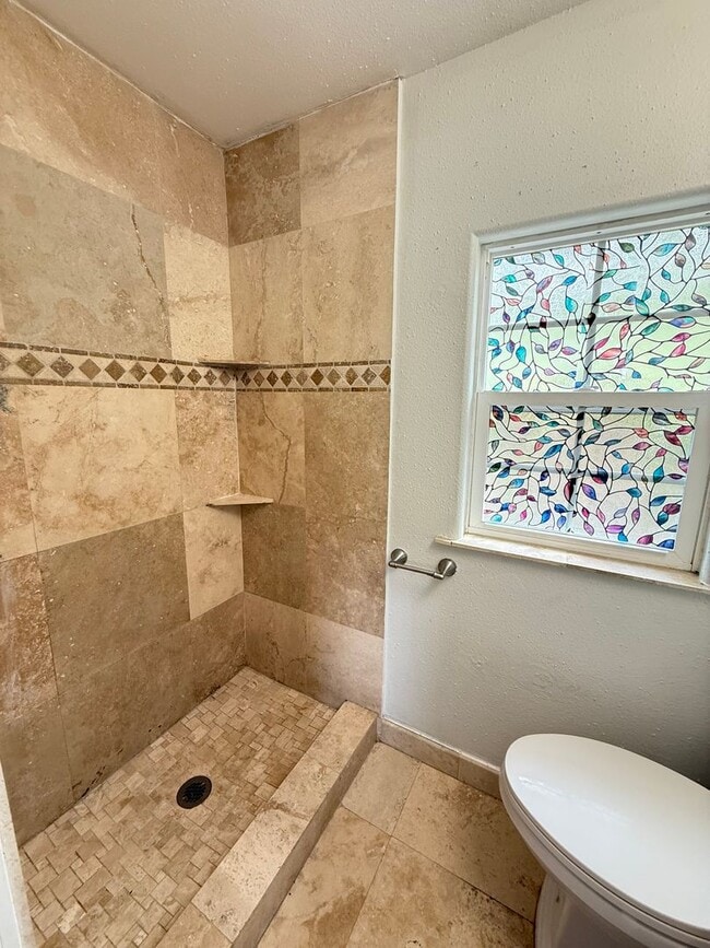 Building Photo - 1 Bedroom 1 Bathroom with WD