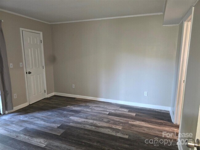 Building Photo - 4608 Sharon Chase Dr