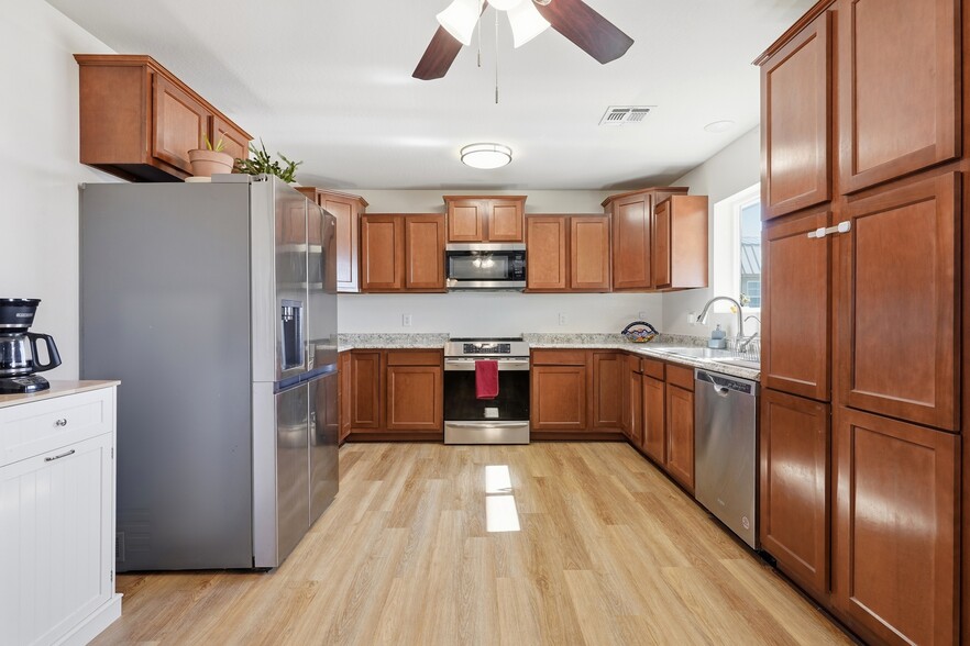 Kitchen - 8509 N Stacey Ln