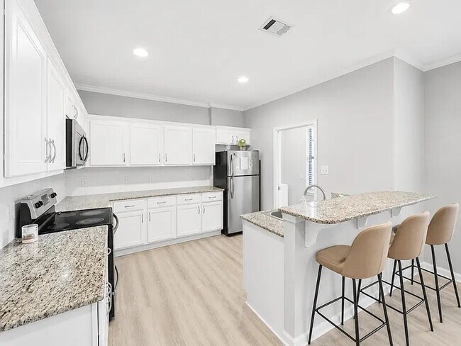 Building Photo - Texas A&M Living at Its Best – Newly Remodeled 4BR/4BA in The Barracks