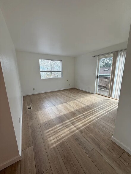 Building Photo - 98 Emerick St