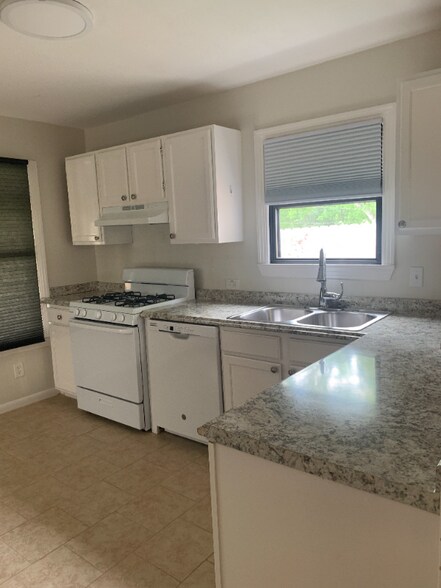 Building Photo - 716 Shadwell Dr