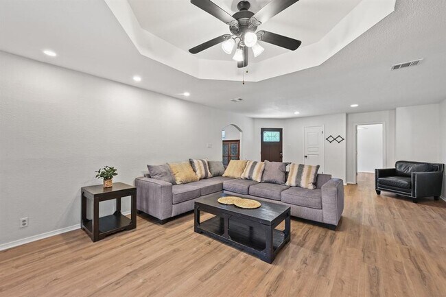 Building Photo - 1045 Hidden Hills Dr