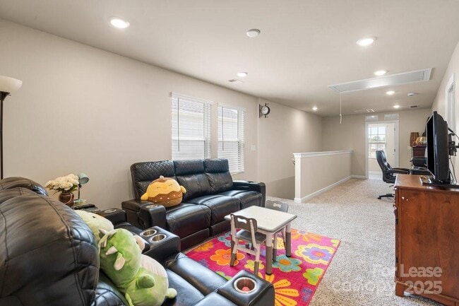 Building Photo - 613 Cedar Knoll Cir