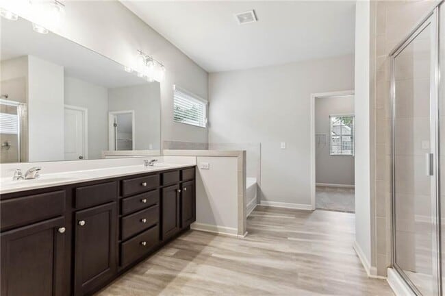 Building Photo - 5530 Mirror Lake Dr