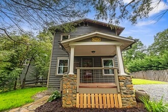 Building Photo - Charming Black Mountain Rental!