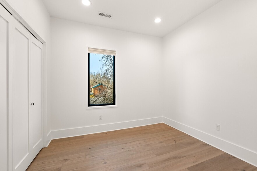 Building Photo - 2245 SE Brooklyn St