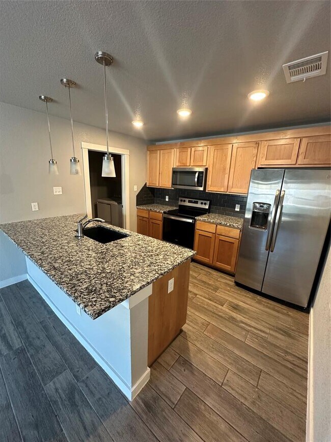 Building Photo - 3102 B Stonewall Dr