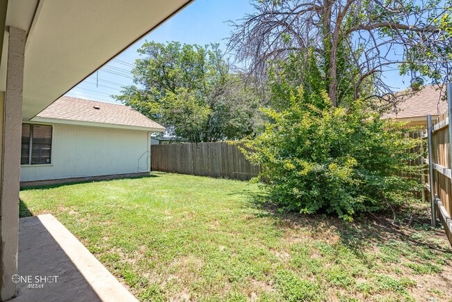 Building Photo - 951 Kenwood Dr