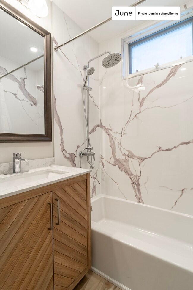 Building Photo - Room in Shared 5 bed/2 bath home