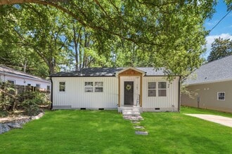 Building Photo - 707 Blair St
