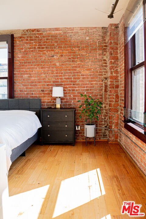 Building Photo - 460 S Spring St