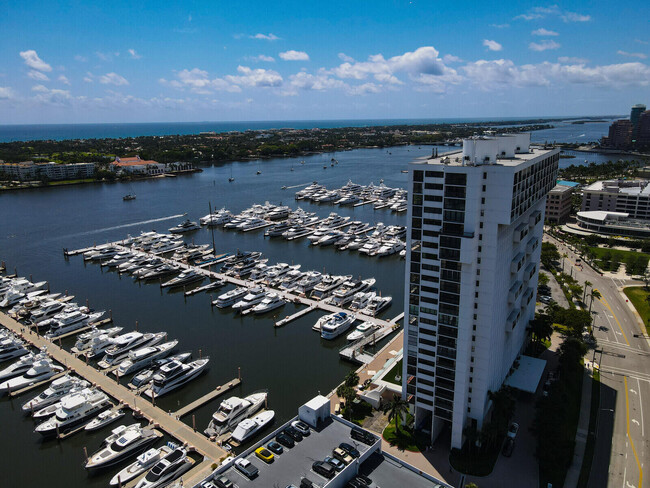 Building Photo - 400 N Flagler Dr
