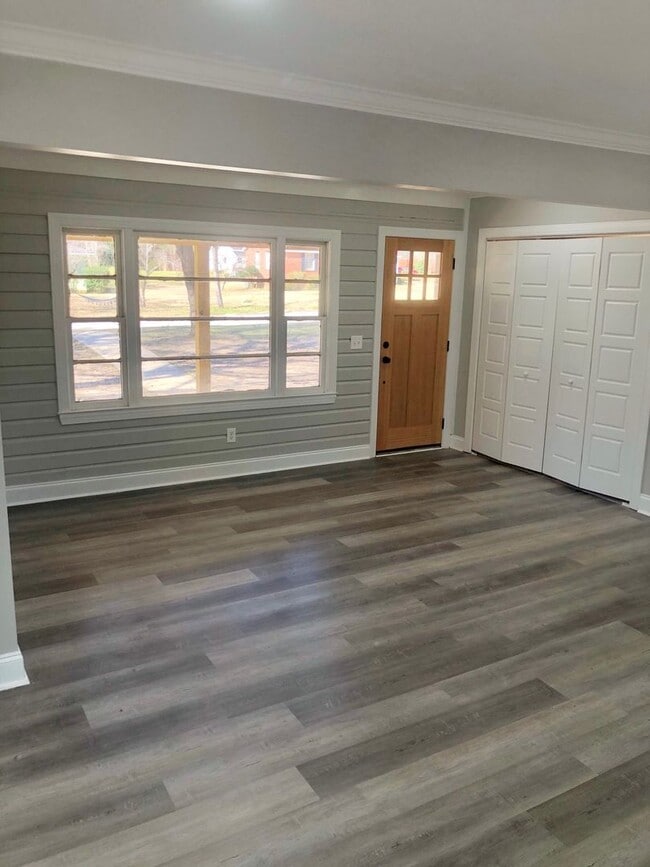 Building Photo - Charming 2BR Home Near Downtown Auburn & Auburn University