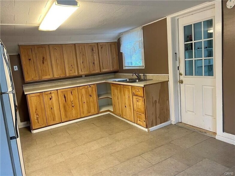 Building Photo - 820 Mill St