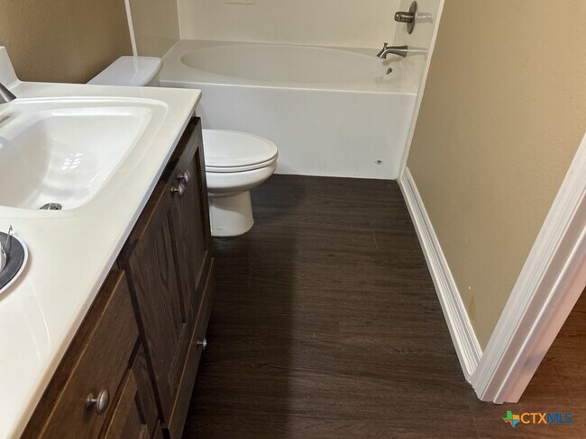 Building Photo - 2710 S Clear Creek Rd