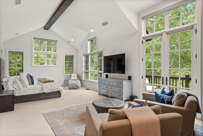 Building Photo - 289 Exhibition Ln