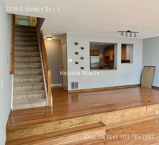 Building Photo - 2218 S Quincy St