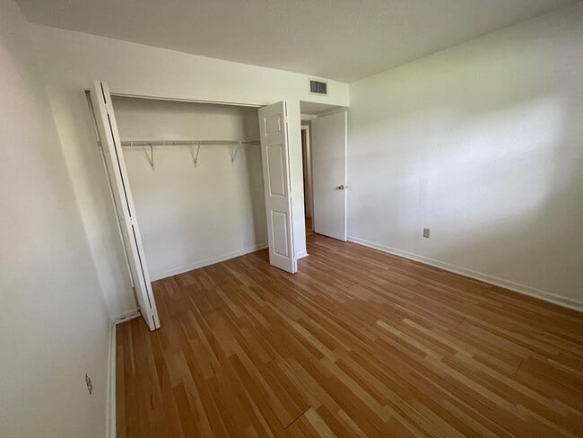 Building Photo - 10762 La Placida Dr