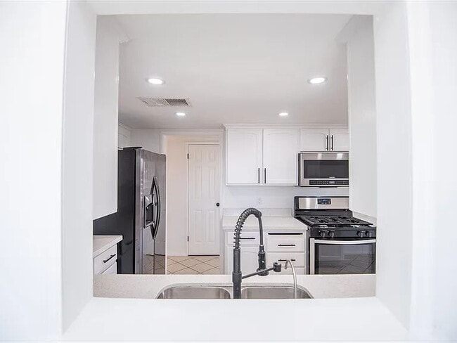 Building Photo - "Updated 3-Bedroom, 2-Bath SOLAR Home in Yuma"