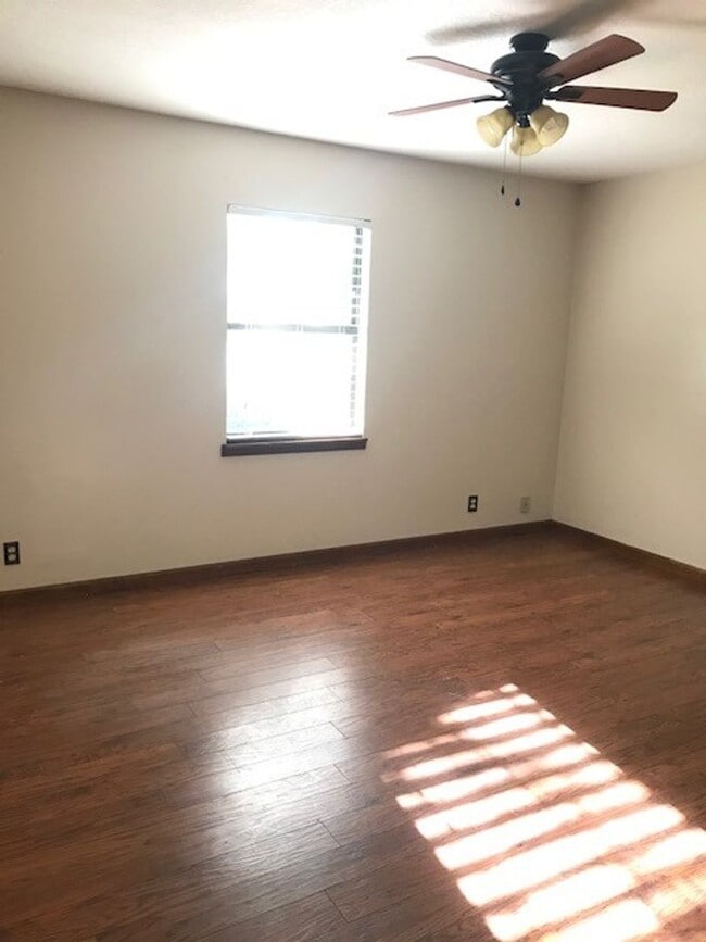 Building Photo - 390 Powderhorn Rd