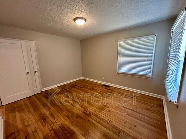 Building Photo - 4315 Woodlawn Pike