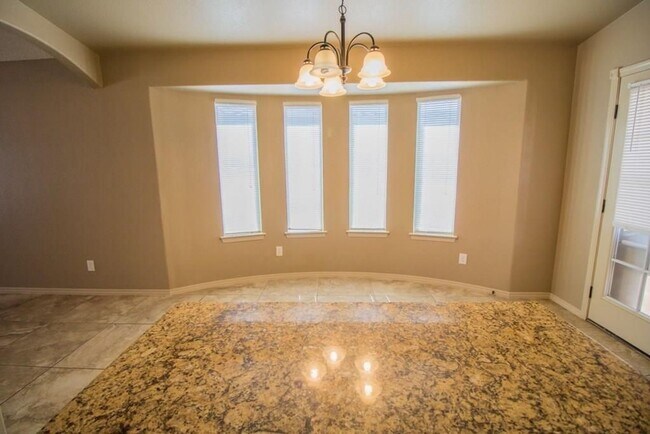 Building Photo - Amazing 3 bedroom 2 bath home in East El Paso!