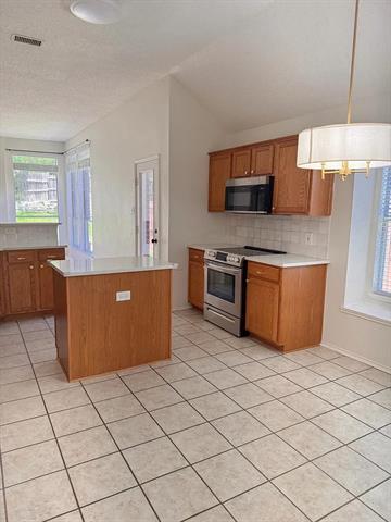 Building Photo - 7015 Hillwood Dr