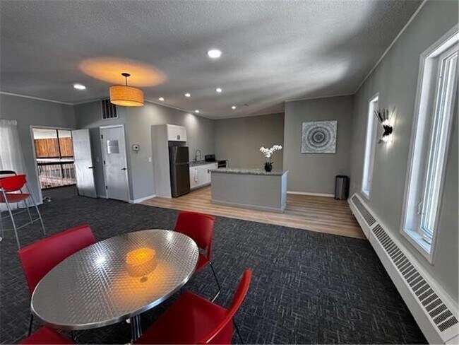 Building Photo - 450 Ford Rd