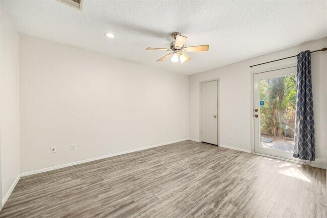 Building Photo - 1748 Ohlen Rd