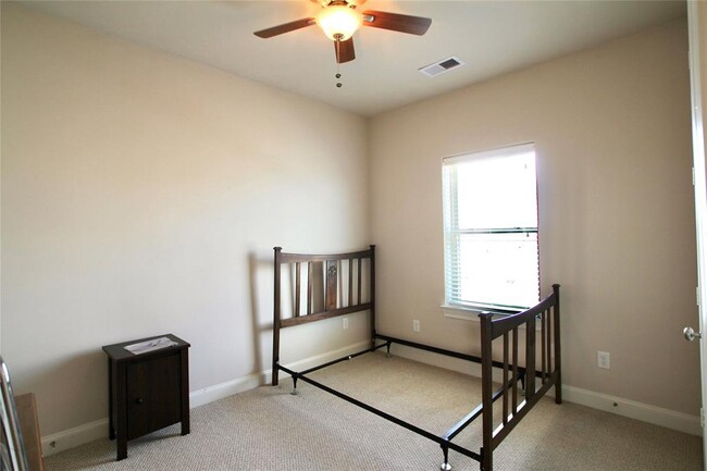 Building Photo - 2045 Fannin St