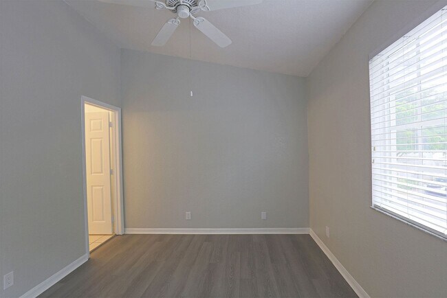 Building Photo - Cypress Landing 10067