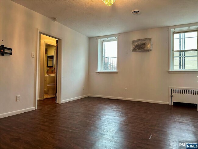 Building Photo - 530 Valley Brook Ave