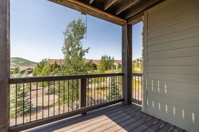 Building Photo - Bright & Spacious 2-Bed Condo in Black Roc...