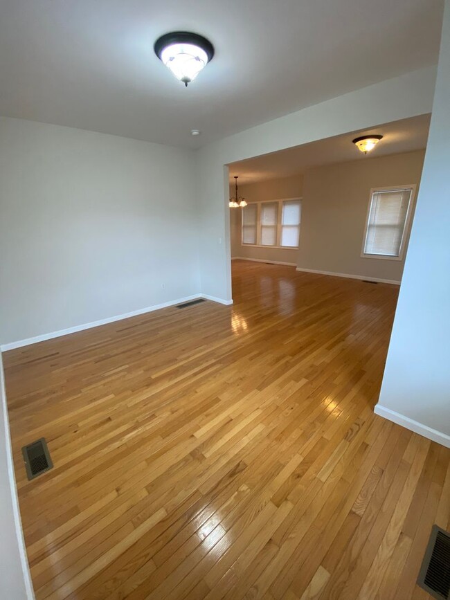 Building Photo - *SINGLE FAMILY RENTAL!* 3BR 1.5BA Right by...