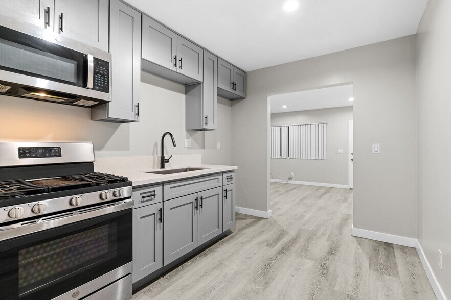 Building Photo - 113 S Lillie Ave