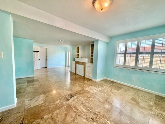 Building Photo - 723 Sailfish Dr