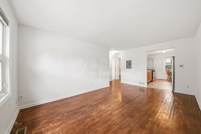 Building Photo - 907- 913 3rd Street