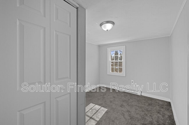 Building Photo - 42 N Main St