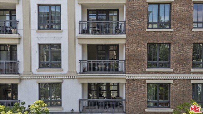 Building Photo - 317 Caruso Ave