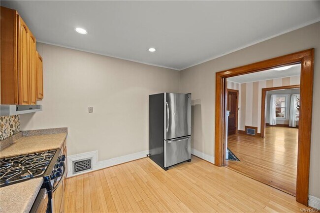 Building Photo - 411 Breckenridge St