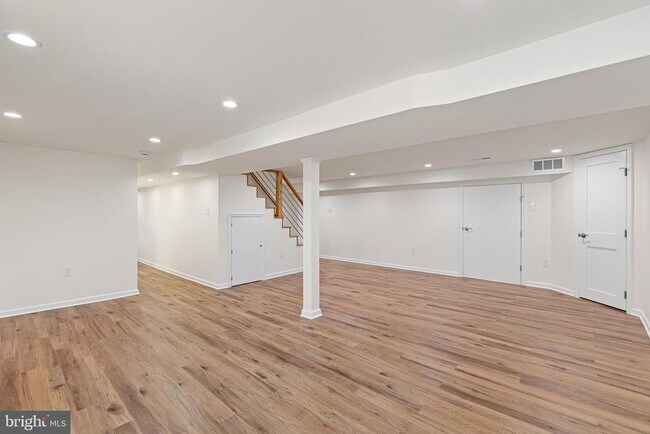 Building Photo - 706 Sonora Ave
