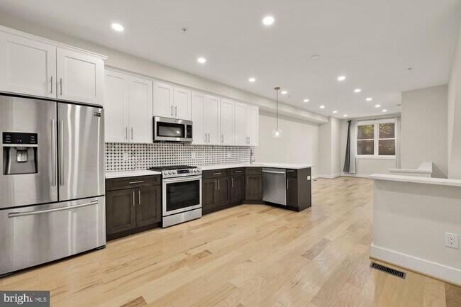 Primary Photo - 614 I St NE