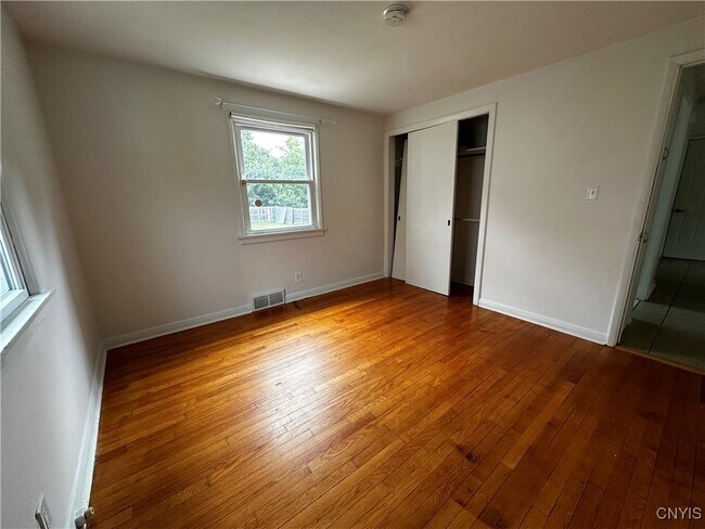 Building Photo - 1411 Lancaster Ave