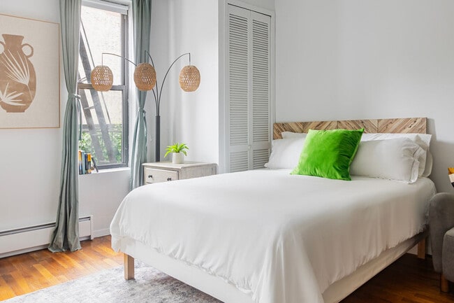 Building Photo - 765 Washington St