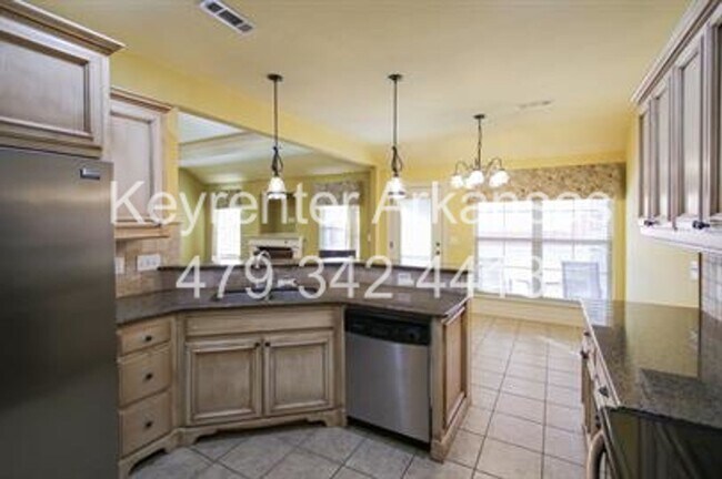 Building Photo - Gorgeous home in Bentonville!