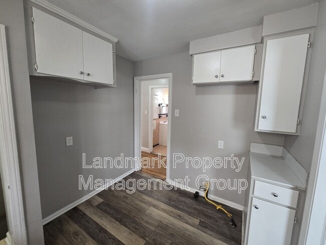 Building Photo - 15401 Eastwood St