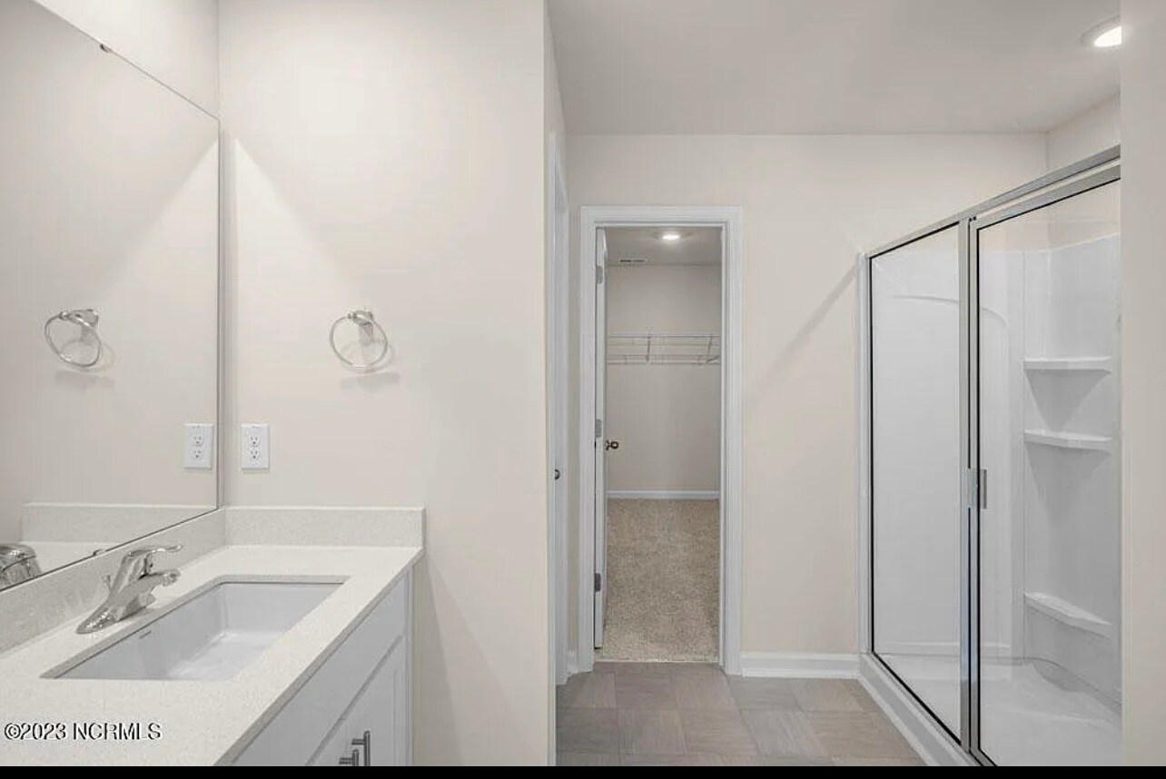 Building Photo - 1227 Middlecrest Dr