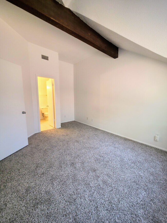 Building Photo - 2324 N Whispering Pines Way